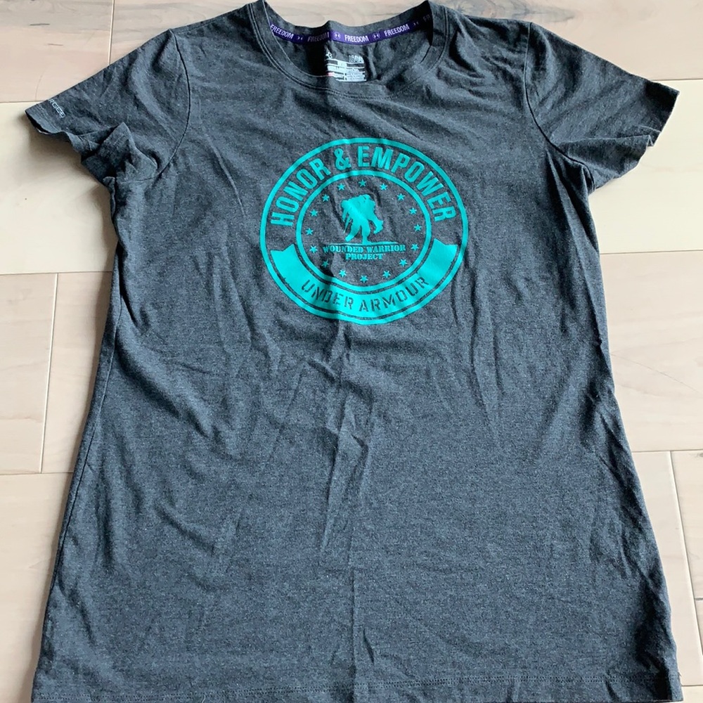 NWOT Under Armour Fitted Tee Size L